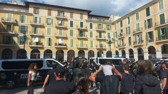 Imagen del cord&oacute;n policial en Palma de Mallorca