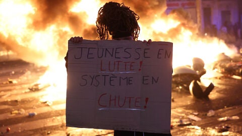 Un manifstante en Par&iacute;s. 