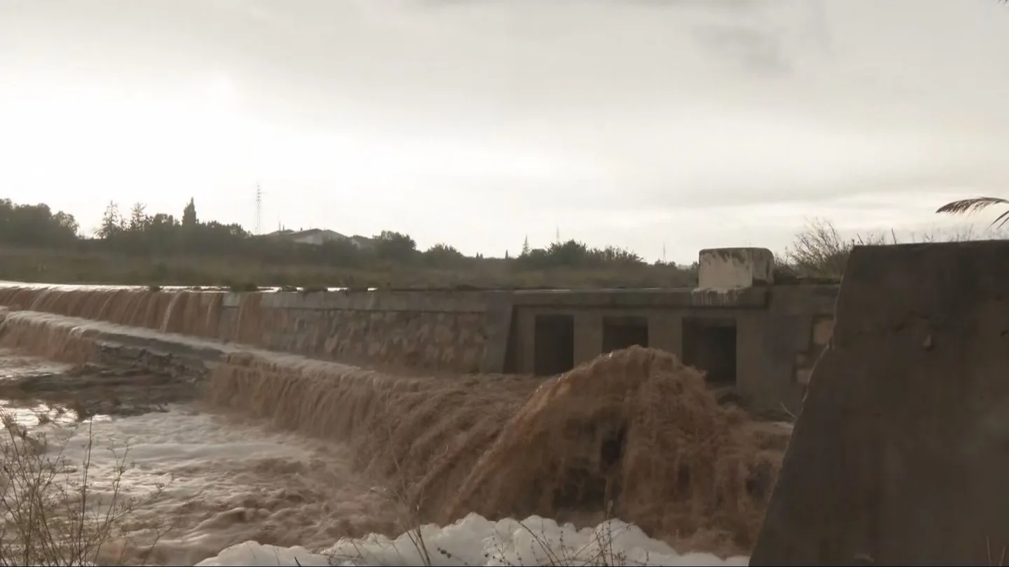 Las primeras horas de Adam dejan lluvias torrenciales, granizo e inundaciones en varios puntos de España: "Es muy peligrosa" Las primeras horas de Adam dejan lluvias torrenciales, granizo e inundaciones en varios puntos de España: "Es muy peligrosa"