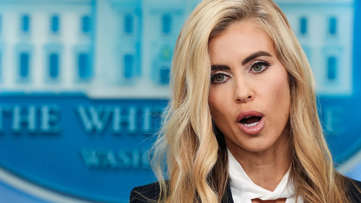 Cinco días y una sola rueda de prensa: así ha sido la fugaz caída de Katie Zacharia como portavoz de Trump Cinco días y una sola rueda de prensa: así ha sido la fugaz caída de Katie Zacharia como portavoz de Trump