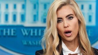 Cinco d&iacute;as y una sola rueda de prensa: as&iacute; ha sido la fugaz ca&iacute;da de Katie Zacharia como portavoz de Trump