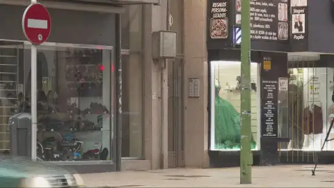 Imagen del portal de la vivienda en la que ha fallecido una mujer en Burgos Imagen del portal de la vivienda en la que ha fallecido una mujer en Burgos