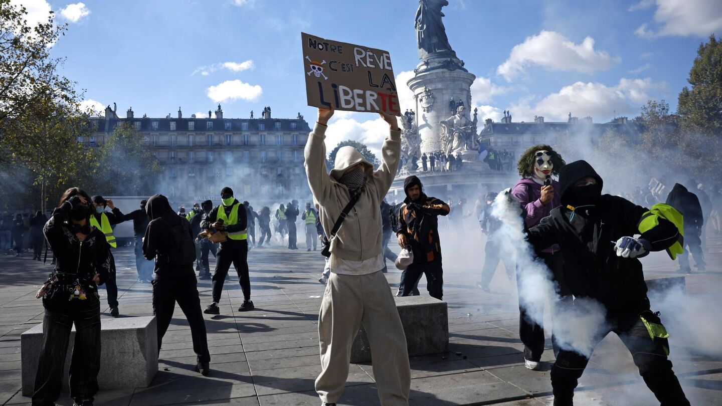 Cientos de detenidos, asaltos a edificios y disturbios desde Par&iacute;s a Marsella: las protestas por el coste de la vida se extienden por toda Francia
