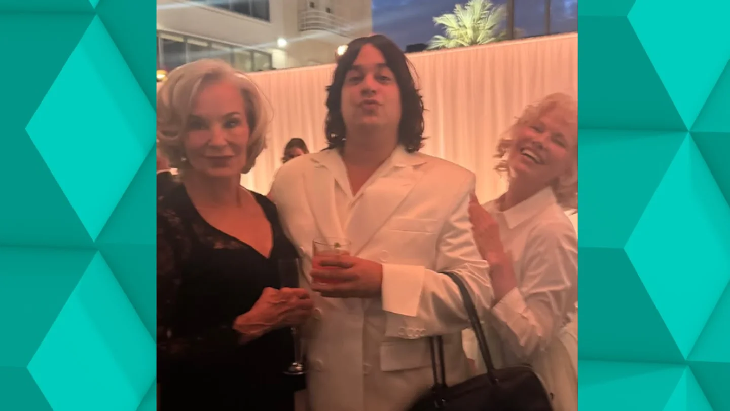 Carlos González posa junto a las actrices Jessica Lange y Pamela Anderson. Carlos González posa junto a las actrices Jessica Lange y Pamela Anderson.