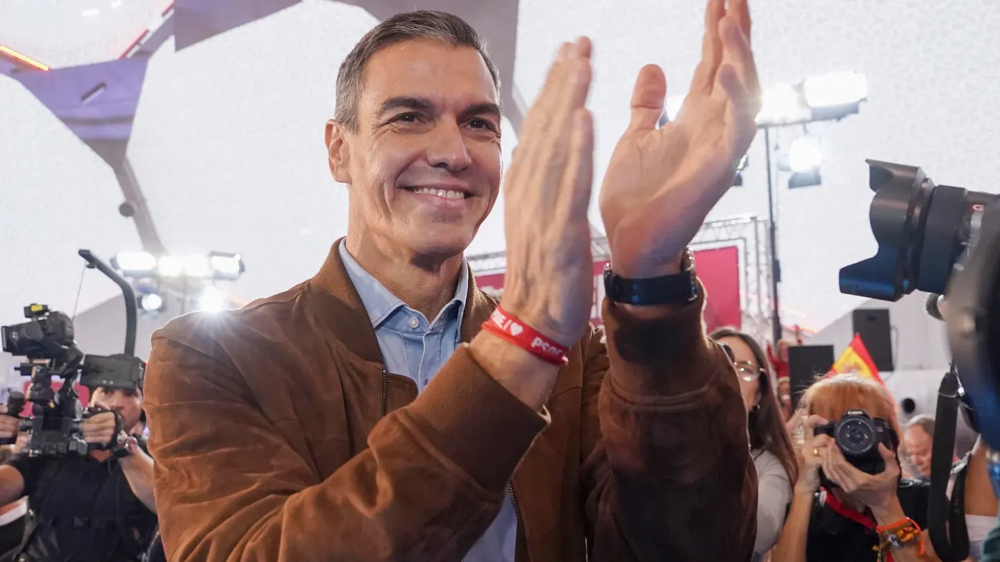 El secretario general del PSOE y presidente del Gobierno, Pedro Sánchez, participa en un acto de precampaña electoral en Valladolid, este lunes. El secretario general del PSOE y presidente del Gobierno, Pedro Sánchez, participa en un acto de precampaña electoral en Valladolid, este lunes.