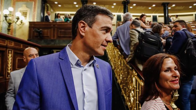 El presidente del Gobierno, Pedro S&aacute;nchez y la diputada del PSOE, Mar&iacute;a Luz Mart&iacute;nez Seijo.