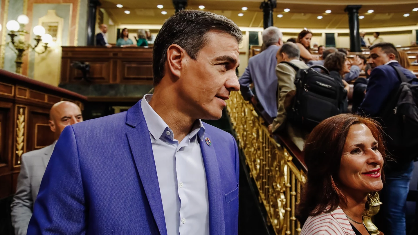 El presidente del Gobierno, Pedro Sánchez y la diputada del PSOE, María Luz Martínez Seijo. El presidente del Gobierno, Pedro Sánchez y la diputada del PSOE, María Luz Martínez Seijo.