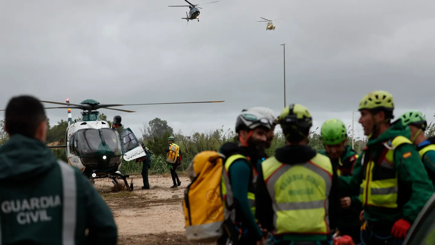 Equipos de emergencia en Oliva, Valencia. Equipos de emergencia en Oliva, Valencia.