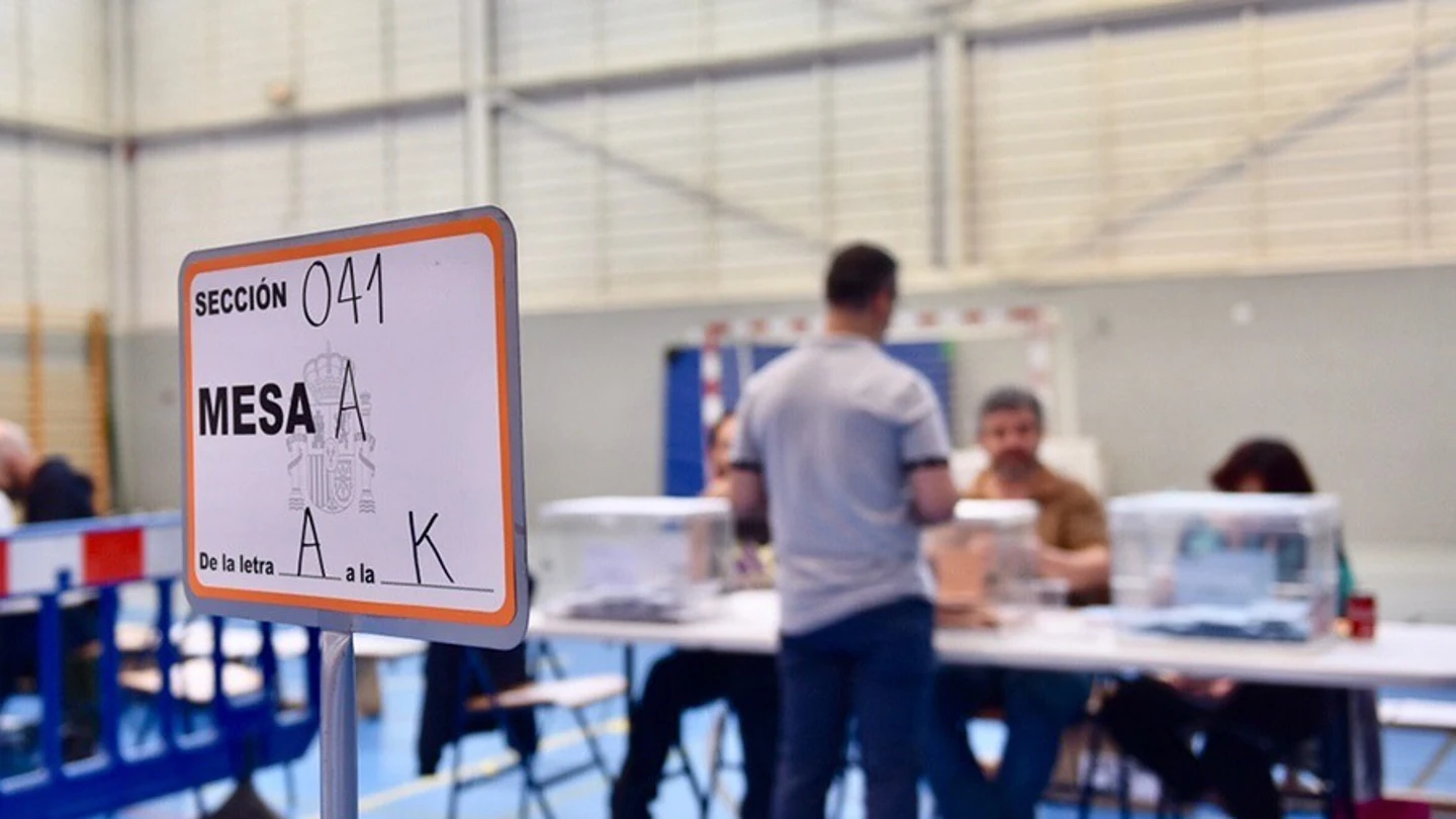 Fotografía de archivo de una mesa electoral en Rivas Vaciamadrid. Fotografía de archivo de una mesa electoral en Rivas Vaciamadrid.