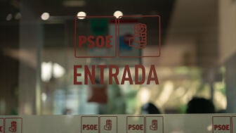Entrada a la sede del PSOE en Ferraz