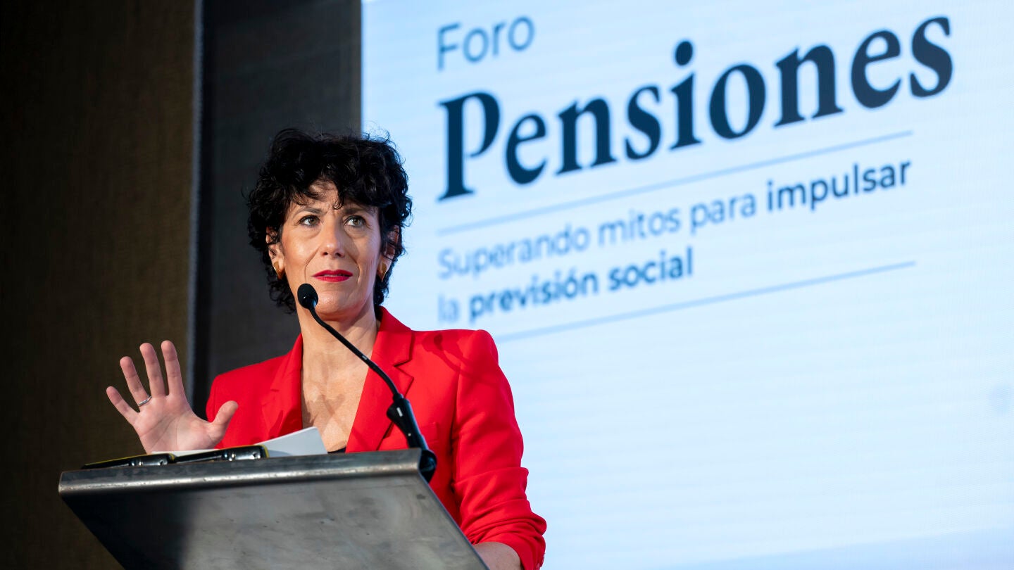 La ministra de Inclusi&oacute;n, Seguridad Social y Migraciones y portavoz del Gobierno, Elma Saiz, interviene durante la inauguraci&oacute;n del Foro Pensiones 2026