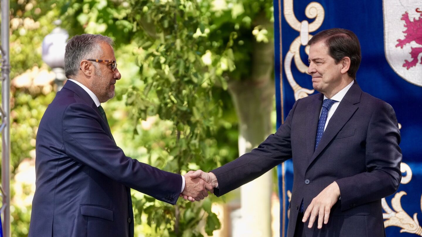 Carlos Poll&aacute;n (Vox), vicepresidente primero de Castilla y Le&oacute;n, y Alfonso Fern&aacute;ndez Ma&ntilde;ueco (PP).