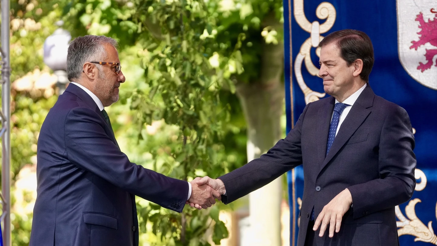 Carlos Pollán (Vox), vicepresidente primero de Castilla y León, y Alfonso Fernández Mañueco (PP). Carlos Pollán (Vox), vicepresidente primero de Castilla y León, y Alfonso Fernández Mañueco (PP).