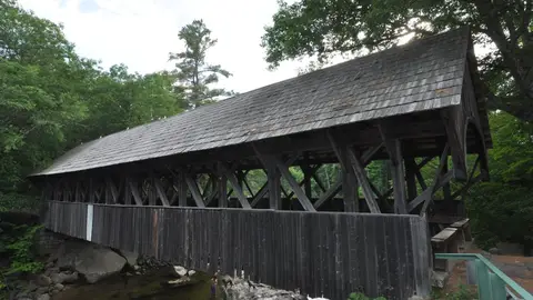 Sunday River Bridge o Artist’s Bridge, en Maine Sunday River Bridge o Artist’s Bridge, en Maine