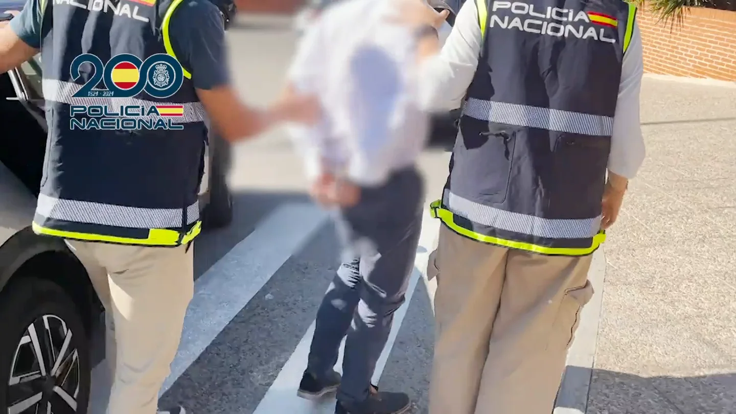 Detienen a un profesor en Madrid acusado de agredir sexualmente a diez menores Detienen a un profesor en Madrid acusado de agredir sexualmente a diez menores