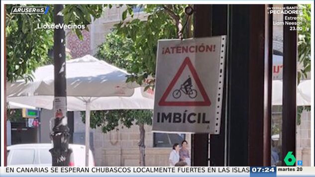 "Atenci&oacute;n, 'imb&iacute;cil'": el c&oacute;mico cartel viral de un bar de Jerez que se lleva los aplausos de Alfonso Ar&uacute;s