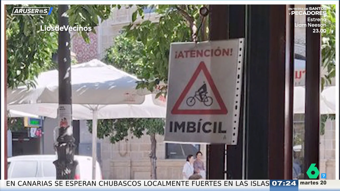 "Atención, 'imbícil'": el cómico cartel viral de un bar de Jerez que se lleva los aplausos de Alfonso Arús "Atención, 'imbícil'": el cómico cartel viral de un bar de Jerez que se lleva los aplausos de Alfonso Arús