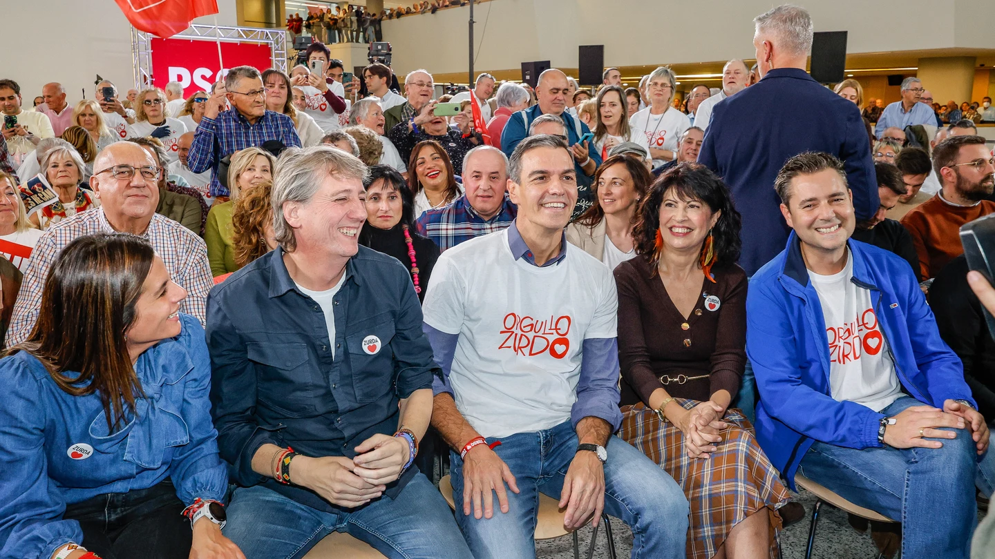 Pedro Sánchez, este miércoles durante un mitin en Burgos. Pedro Sánchez, este miércoles durante un mitin en Burgos.