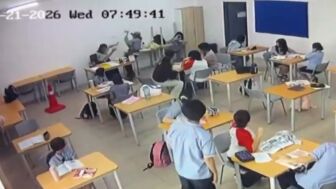 Un estudiante ataca con un hacha a una profesora en medio de la clase en Malasia