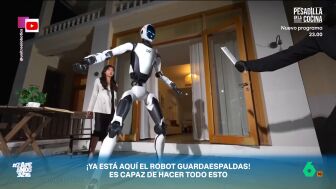 El robot guardaespaldas ya es una realidad, tal y como demuestra este v&iacute;deo que nos muestra un robot capaz de enfrentarse a los ladrones o salvarnos de un atropello y que, adem&aacute;s, duerme en su propia cama tapadito.