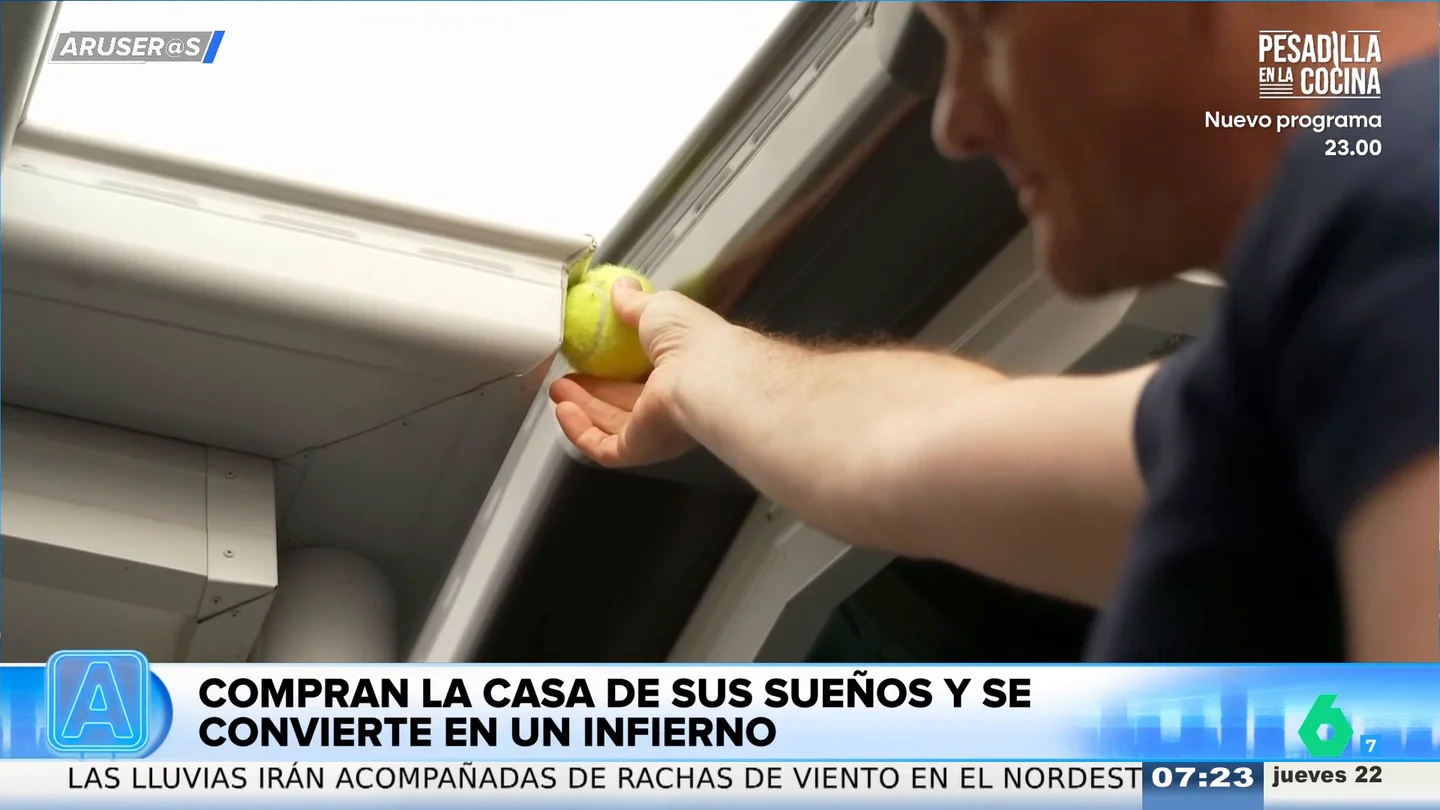 El infierno de un matrimonio tras comprar la casa de sus sueños por 400.000 euros y descubrir que su vecino construye pegado a ellos El infierno de un matrimonio tras comprar la casa de sus sueños por 400.000 euros y descubrir que su vecino construye pegado a ellos