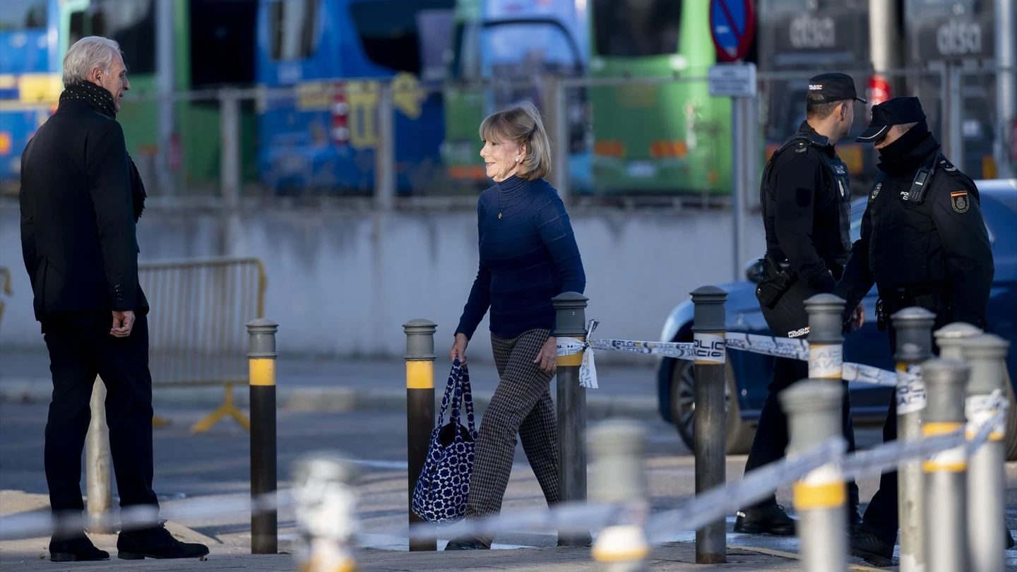 Esperanza Aguirre, sobre el caso Lezo: "Cómo iba a saber" lo que hacía Ignacio González Esperanza Aguirre, sobre el caso Lezo: "Cómo iba a saber" lo que hacía Ignacio González