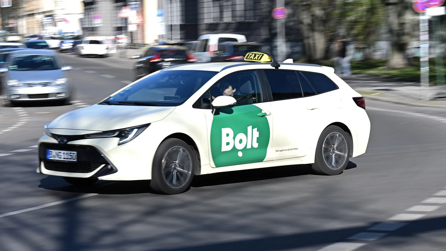 Vehículo de la plataforma de movilidad Bolt. Vehículo de la plataforma de movilidad Bolt.