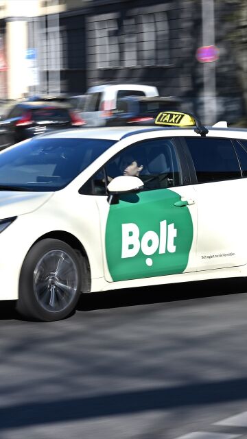 Veh&iacute;culo de la plataforma de movilidad Bolt.
