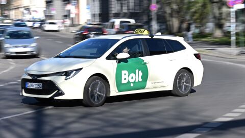 Veh&iacute;culo de la plataforma de movilidad Bolt.
