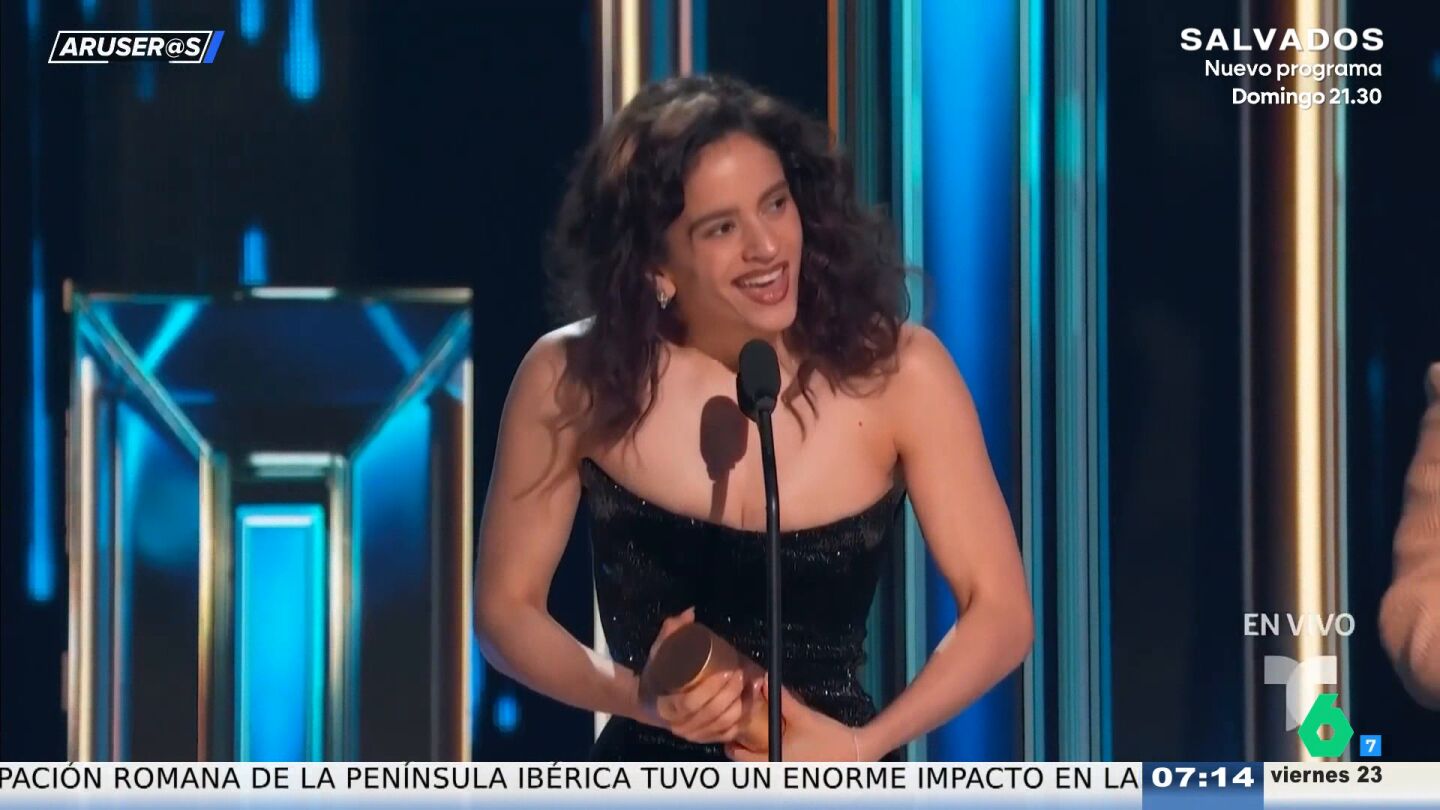 Rosal&iacute;a reivindica sus ra&iacute;ces en los Billboard Latinos: "&iexcl;Viva la m&uacute;sica en espa&ntilde;ol! &iexcl;Ni ning&uacute;n good afternoon ni ning&uacute;n hello!"