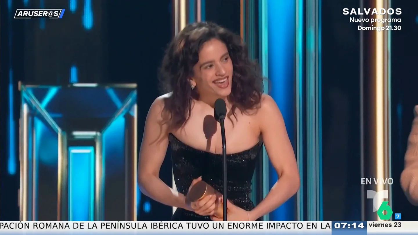 Rosalía reivindica sus raíces en los Billboard Latinos: "¡Viva la música en español! ¡Ni ningún good afternoon ni ningún hello!" Rosalía reivindica sus raíces en los Billboard Latinos: "¡Viva la música en español! ¡Ni ningún good afternoon ni ningún hello!"