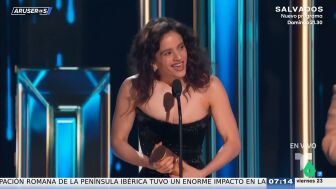 Rosal&iacute;a reivindica sus ra&iacute;ces en los Billboard Latinos: "&iexcl;Viva la m&uacute;sica en espa&ntilde;ol! &iexcl;Ni ning&uacute;n good afternoon ni ning&uacute;n hello!"