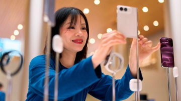 iPhone Duo en una Apple Store