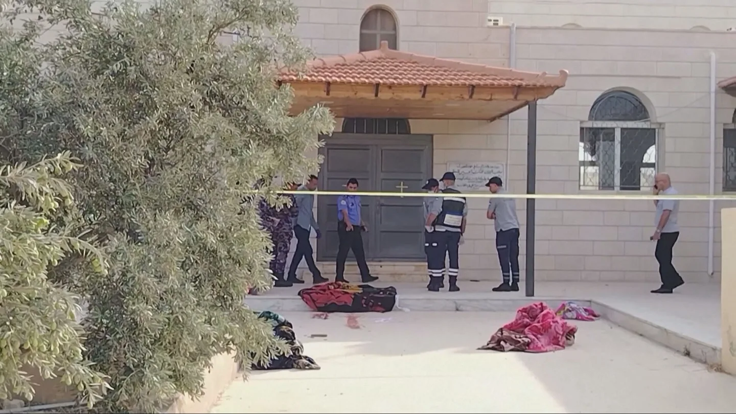 Las autoridades tras el atentado en una iglesia en Jordania. Las autoridades tras el atentado en una iglesia en Jordania.