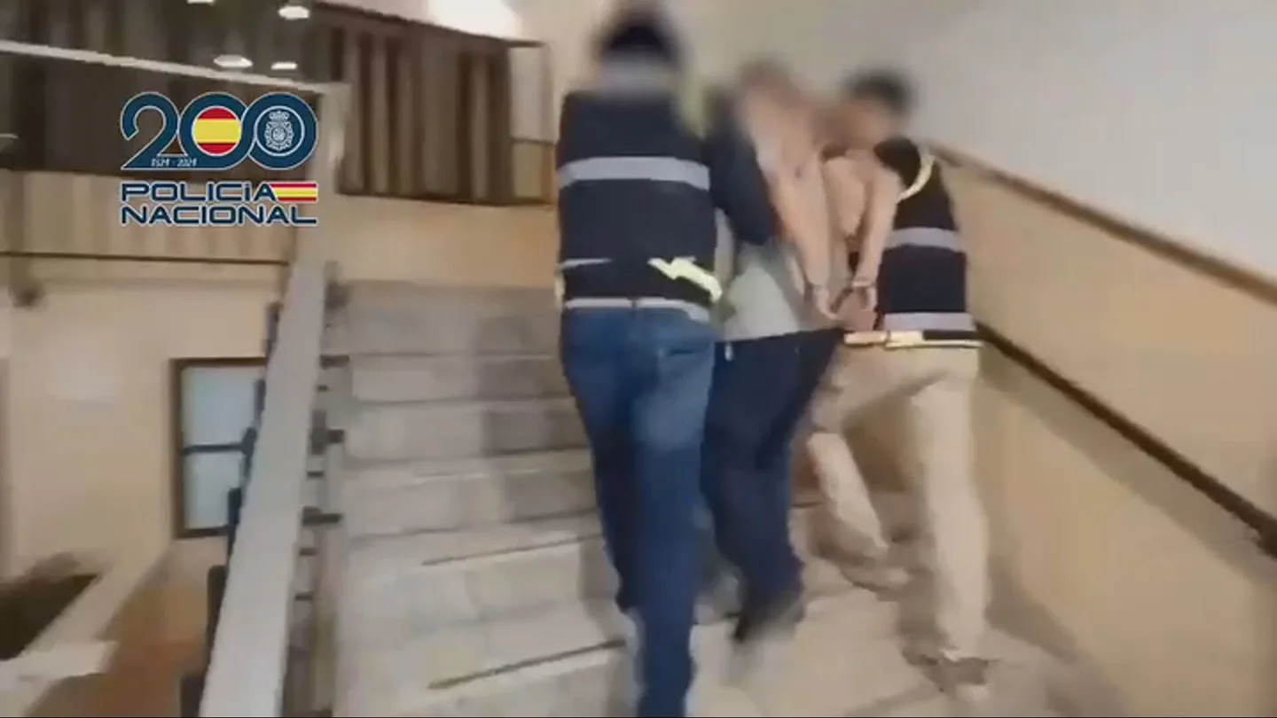 Un cribado genético y un pañuelo olvidado: la Policía detiene a un hombre nueve años después del asesinato de una mujer en Tenerife Un cribado genético y un pañuelo olvidado: la Policía detiene a un hombre nueve años después del asesinato de una mujer en Tenerife