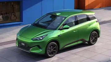 China acaba de romper las reglas del coche barato. BYD presenta un eléctrico de 10.000 euros sin aranceles ni impuestos, con 5 plazas y capaz de cargar en 5 minutos China acaba de romper las reglas del coche barato. BYD presenta un eléctrico de 10.000 euros sin aranceles ni impuestos, con 5 plazas y capaz de cargar en 5 minutos