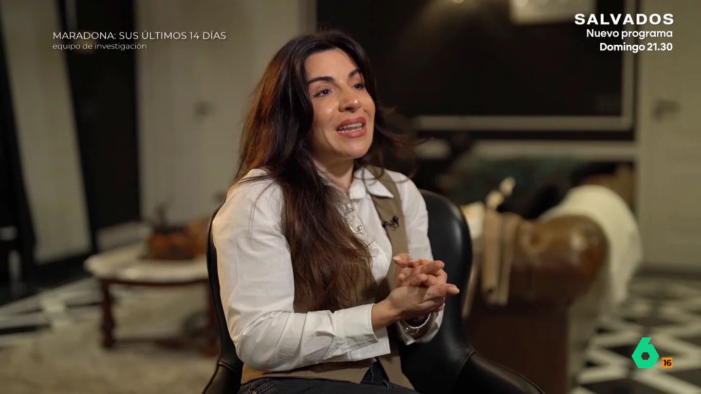 La emoción de Giannina Maradona al recordar el momento en el que le comunicaron la muerte de su padre Giannina Maradona, hija del astro argentino, recuerda para Equipo de Investigación el terrible momento en el que, tras una llamada del psicólogo de su padre, se traslada a la casa donde se encuentra para, finalmente, recibir la noticia de su fallecimiento.
