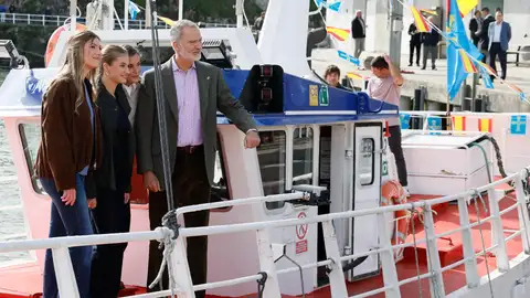 Los reyes, acompañados de la princesa Leonor y la infanta Sofía, entregan el Premio al Pueblo Ejemplar de Asturias 2026 a la Cofradía de Pescadores Santa Ana. Los reyes, acompañados de la princesa Leonor y la infanta Sofía, entregan el Premio al Pueblo Ejemplar de Asturias 2026 a la Cofradía de Pescadores Santa Ana.
