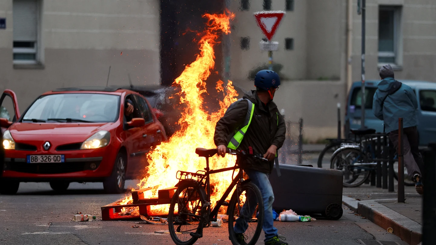 Disturbios en Lyon durante la protesta convocada por el movimiento de los 'Chalecos amarillos'. Disturbios en Lyon durante la protesta convocada por el movimiento de los 'Chalecos amarillos'.