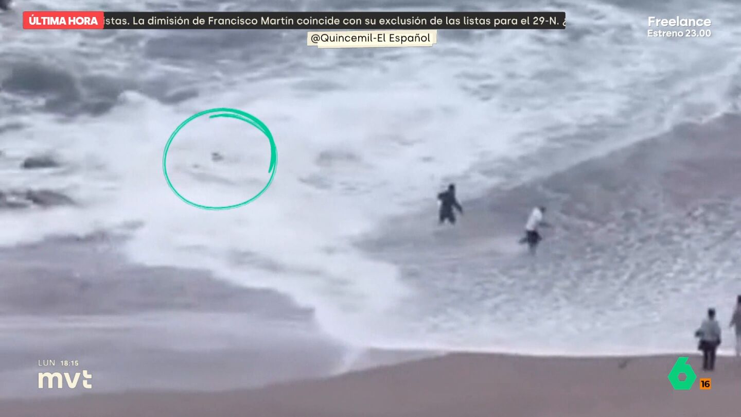 Una mujer en A Coru&ntilde;a fue v&iacute;ctima del temporal que azot&oacute; este fin de semana en el Cant&aacute;brico al ser arrastrada por el oleaje. La r&aacute;pida reacci&oacute;n de los vecinos, al formar una cadena humana, logr&oacute; que todo acabara con final feliz.