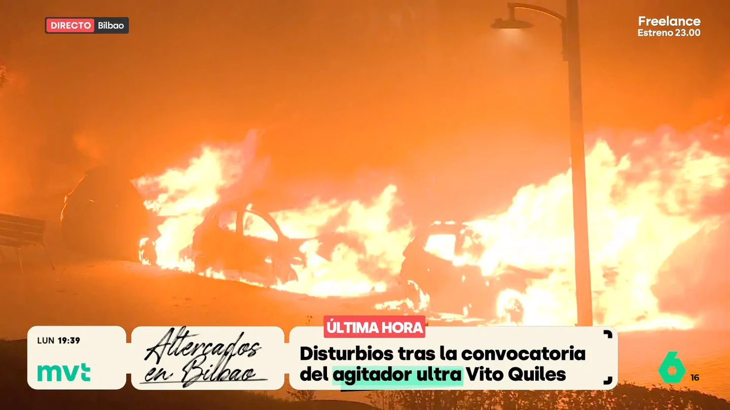 Coches en llamas por los disturbios originados en Bilbao. disturbios vito quiles