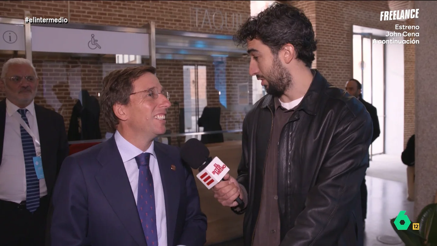 Almeida confiesa a Isma Juárez que no tiene un plan de pensiones privado: "Yo confío en el sistema de pensiones públicas" Isma Juárez visita una reunión de alcaldes de Latinoamérica y la península ibérica con José Luis Martínez Almeida como anfitrión. Allí conversa con algunos de ellos y con el regidor de Madrid, con el que habla de la acampada de Sol y las pensiones.