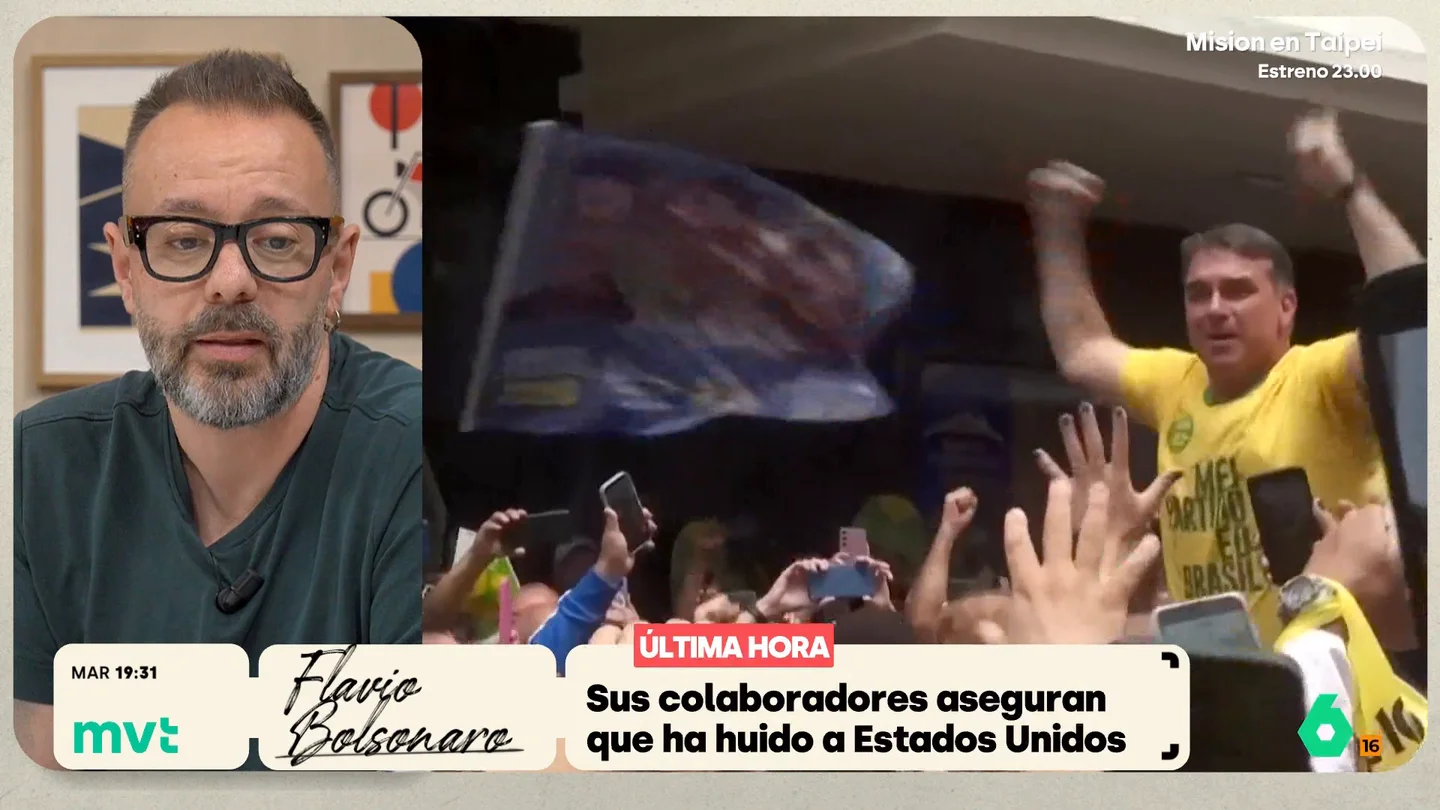 Antonio Maestre: "Bolsonaro se presentaba a primer ministro para salvarse él, salvar a su padre y ha acabado huyendo como su hermano" Antonio Maestre analiza la huida de Flavio Bolsonaro de la justicia brasileña, después de que un juez le pidiera que entregara sus pasaportes por enfrentarse a delitos de corrupción y blanqeo. Según fuentes de EEUU, aterrizaría en unas horas en Miami.