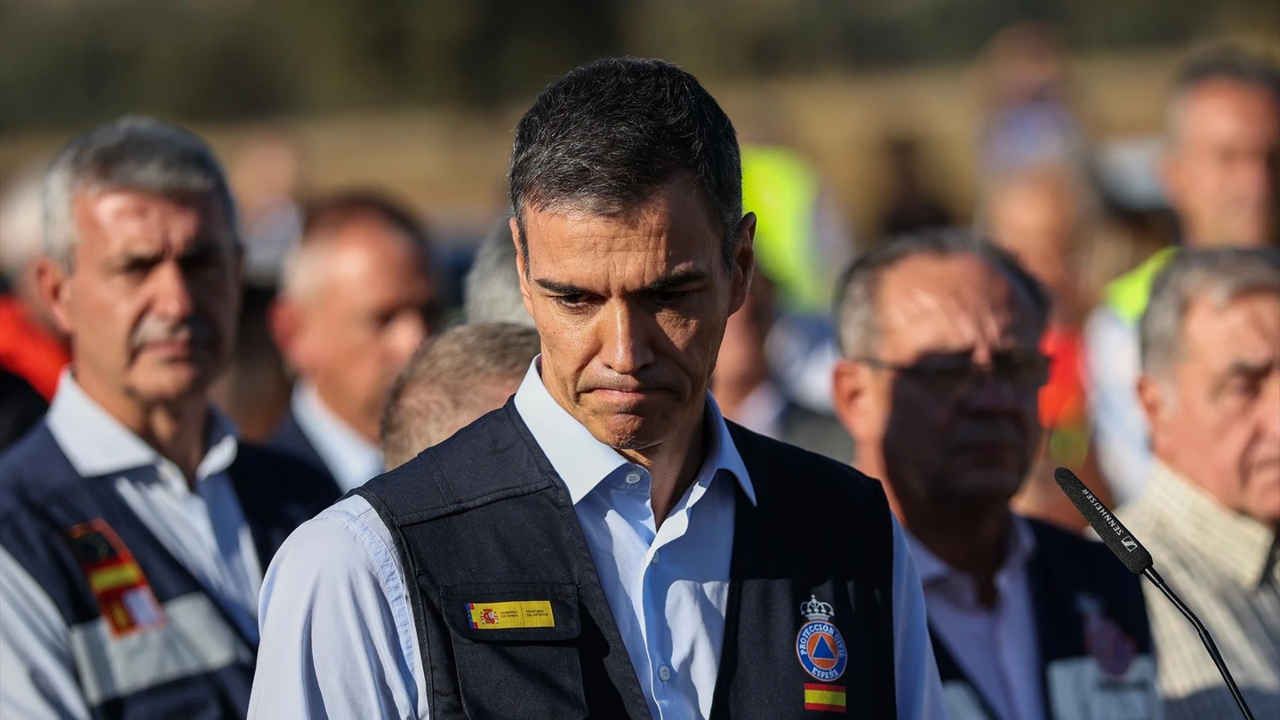 El presidente del Gobierno, Pedro Sánchez, en el Puesto de Mando Avanzado en Urda, este miércoles. El presidente del Gobierno, Pedro Sánchez, en el Puesto de Mando Avanzado en Urda, este miércoles.