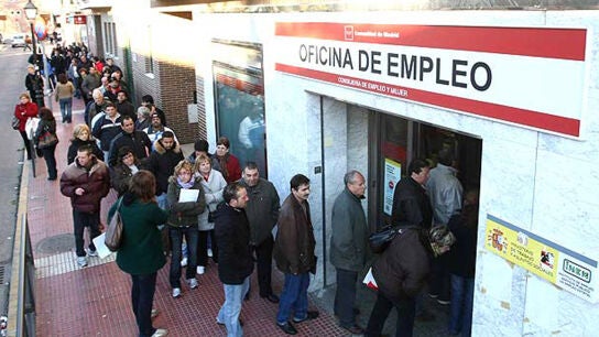 Cola en una oficina del Inem