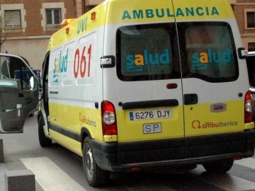 Imagen de archivo de una ambulancia en Alicante Imagen de archivo de una ambulancia en Alicante