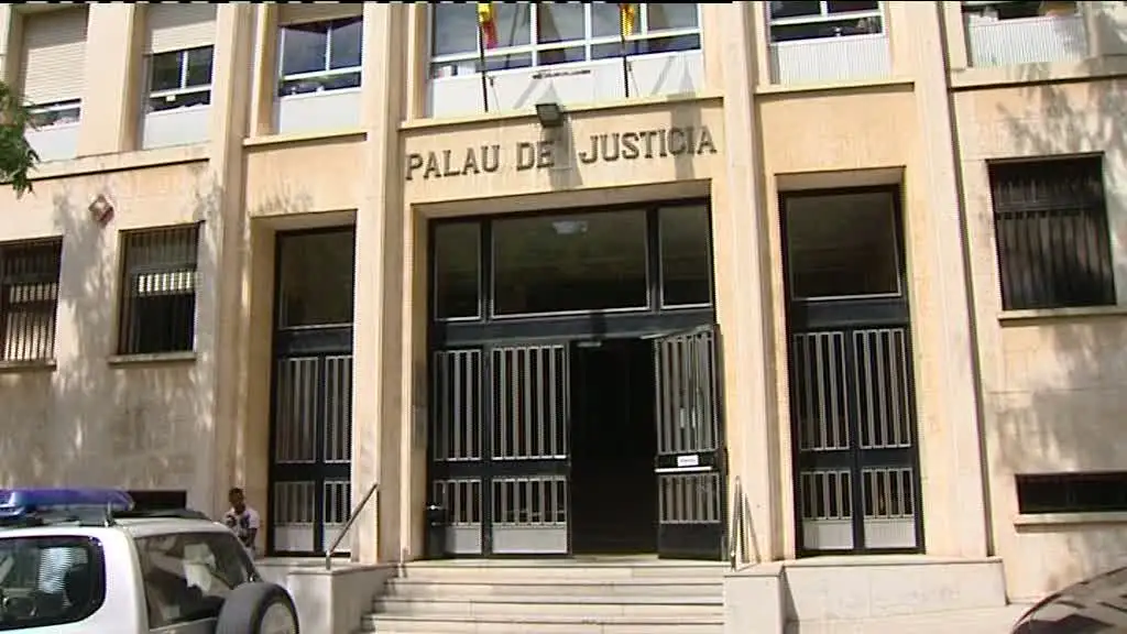 La acusada deberá comparecer en los juzgados de guardia de Tarragona La acusada deberá comparecer en los juzgados de guardia de Tarragona