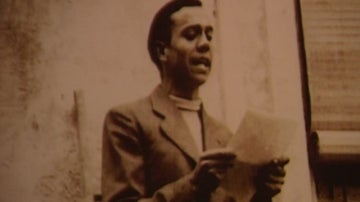 Miguel Hernández leyendo un poema.