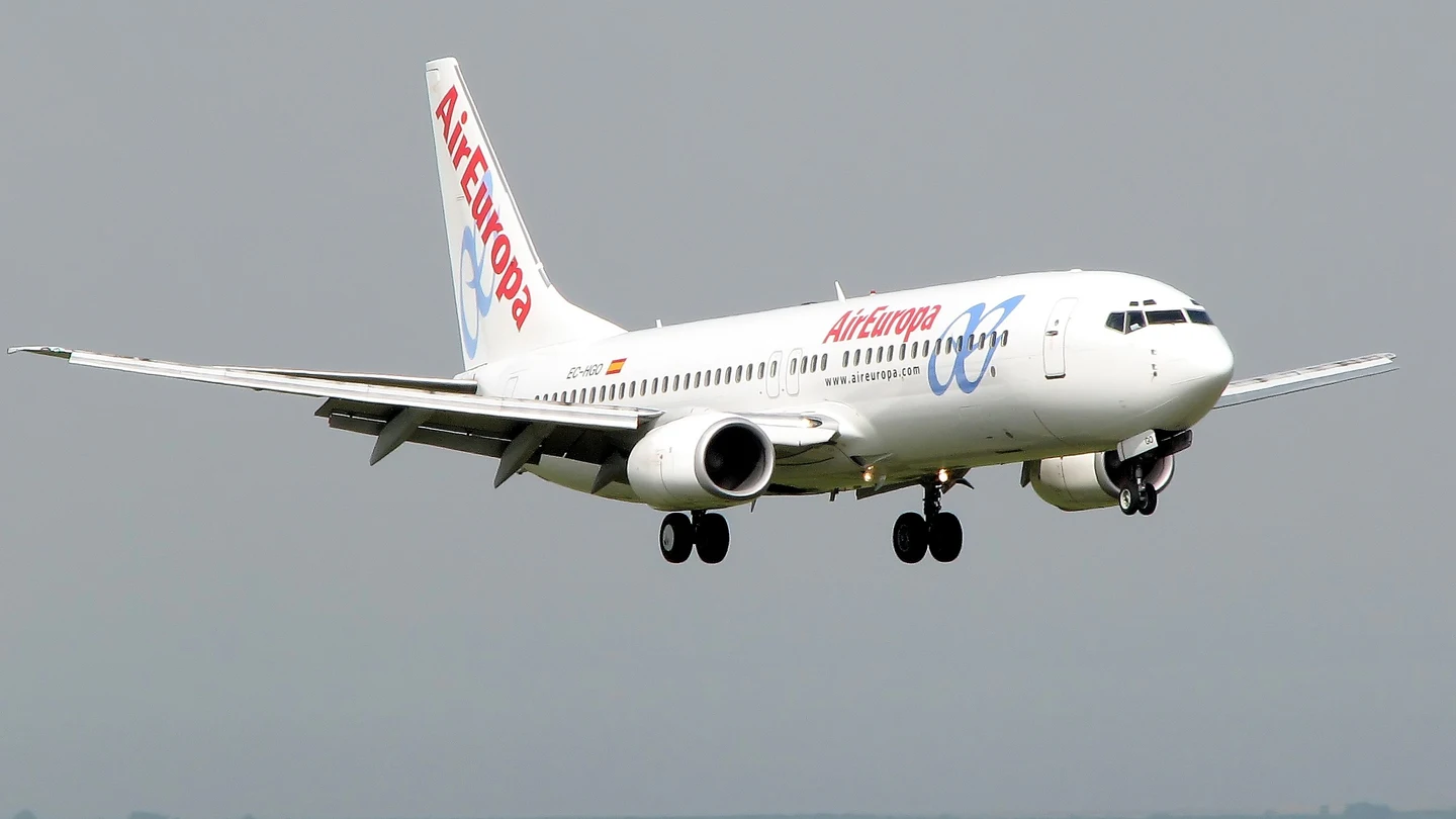 Un avión de Air Europa aterriza Un avión de Air Europa aterriza