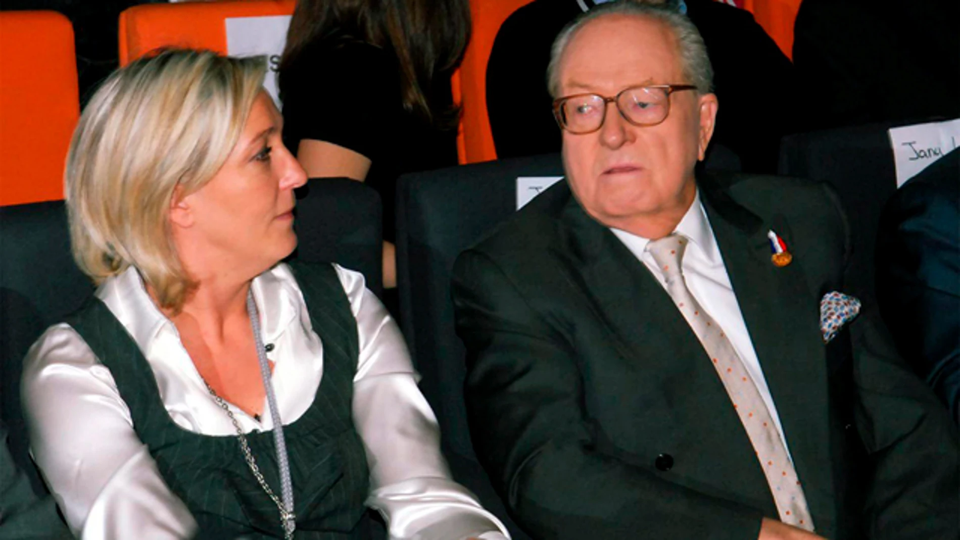 Marine Le Pen, junto a su padre